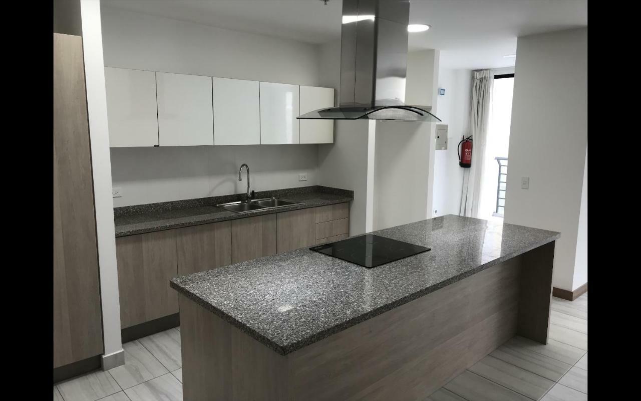 1410 Habitacion En Lujoso Departamento - Atelier Quito Exteriör bild