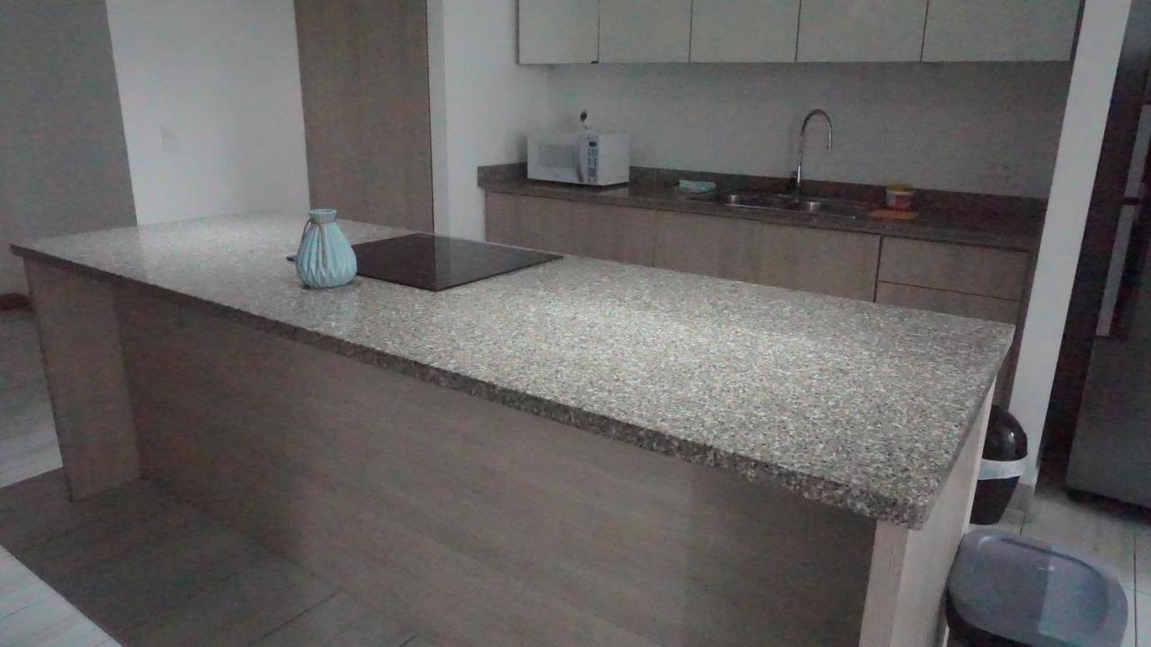1410 Habitacion En Lujoso Departamento - Atelier Quito Exteriör bild
